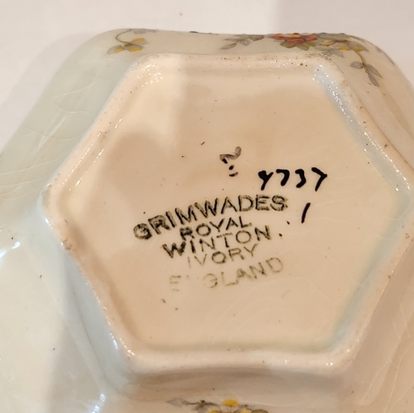 Antique Royal Winton creamer and sugar dish with lid. - Picture 7 of 11